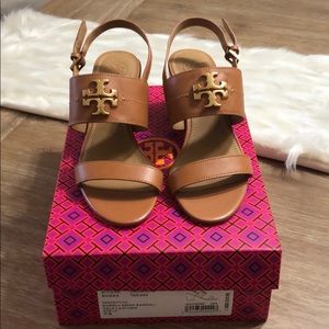 NEW!  Tory Burch Everly sandal calf leather in tan